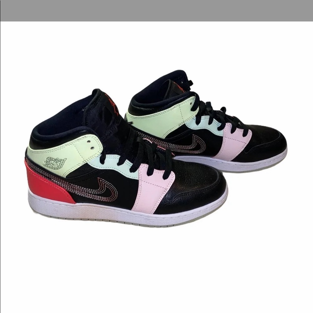 Jordan 1 Mids Glow in the dark